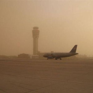 تحويل رحلات طيران بسبب الغبار