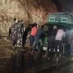 بسبب الأمطار.. طريق البحر الميت- العقبة سالكة بحذر