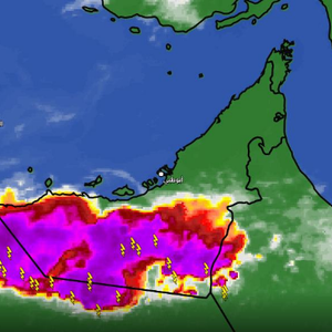 صورة | سُحب رعدية قوية تغطي نصف مساحة الإمارات الان! 