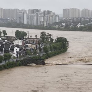 اليونان | 7 وفيات نتيجة سيول اجتاحت جزيرة قريبة من أثينا