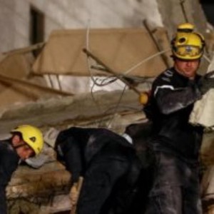 A 4-storey building collapsed in Imbaba, Giza, 3 bodies were recovered, and search and rescue operations continued
