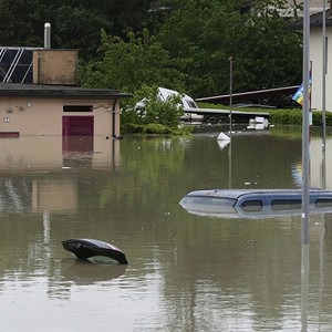 تسجيل 15حالة وفاة بفيضانات إيطاليا والحكومة تحذر من تلوث خطير في المياه