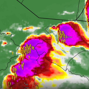 تحديث 7:00م | سُحب ماطرة بغزارة تتدفق نحو حفر الباطن وتنبيه من الرياح الهابطة 