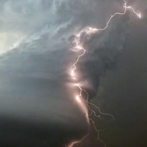  السعودية: امتداد فرص الأمطار نحو المدينة المنورة وتبوك خلال الأيام القادمة