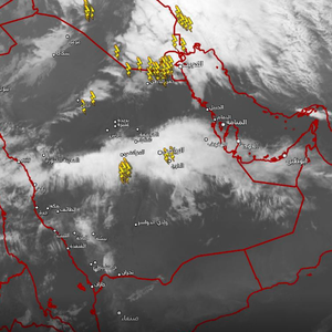 تحديث 12:15 صباحاً: استمرار تدفق السُحب الرعدية نحو الرياض وفرص الامطار مستمرة حتى الفجر 
