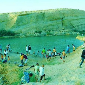 ظهور مفاجئ لبحيرة وسط الصحراء التونسية و توافد الآلاف لرؤيتها