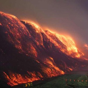 جدران ضخمة من النيران تثير الرعب في استراليا 