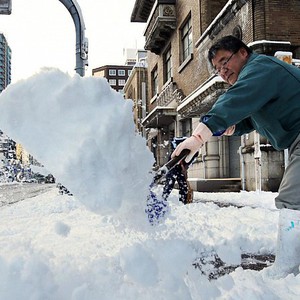  اليابان تُحذر مواطني الشمال من عواصف ثلجية محتملة 