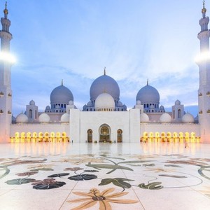 الإمارات | إيقاف الصلاة في المساجد والمصليات ودور العبادة مؤقتاً أربعة أسابيع 