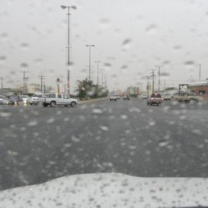 بالصور: سحب عابرة تتسبب في تساقط رذاذ على أجزاء محدودة من الرياض 