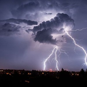 البحرين | أمطار رعدية متوقعة اعتباراً من مساء الأحد 