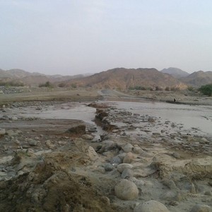 سيول وادي الليث تمنع وصول معلمي شرق المحافظة إلى مدارسهم 