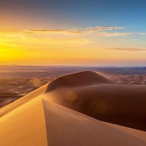 بالتزامن مع دخول الكتلة الباردة .. رياح الصبا تنشط من جديد وتثير الغبار على بعض سواحل البحر الأحمر