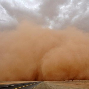 الأربعاء .. مراقبة تشكل موجة غبارية متوسطة الكثافة على وسط وشرق المملكة تشمل الرياض