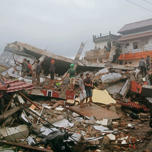 ارتفاع عدد ضحايا زلزال أندونيسيا لأكثر من 160 قتيلا وتضرر مئات المنازل.. شاهد الفيديو