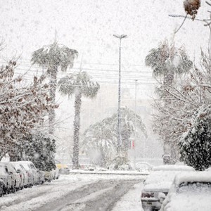 بالفيديو | المنخفض يبدأ بقوة ويضرب مرتفعات لبنان بعواصف ثلجية قوية 