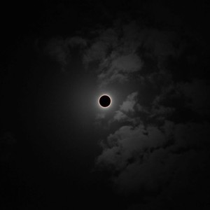 متى نرى النجوم في عز الظهر؟