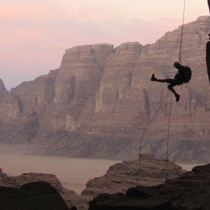 مقتل 3 فرنسيين أثناء تسلقهم لجبال رم