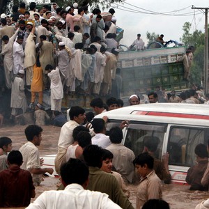 الفيضانات تودي بحياة 300 شخص في كشمير