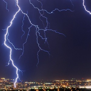 سلطنة عُمان | استمرار فرص الأمطار الرعدية يوم الأحد في بعض المناطق 