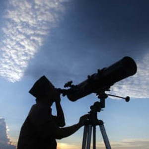 دراسة لطقس العرب تؤكد إمكانية رؤية هلال شوال مساء الخميس