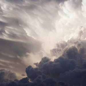 قطر | زخات رعدية محتملة على فترات نهار الجُمعة 