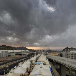 أمطار مكة  تلحق أضرارا بخيم الحجاج "الفرادى" والأوقاف تؤمنهم ببدائل مؤقتة
