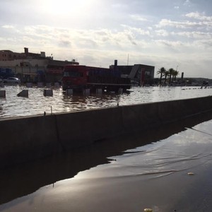  طريق الحرمين بجدة خارج الخدمة بسبب الأمطار