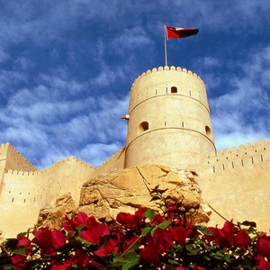 سلطنة عُمان | الحرارة تقترب من الـ 45 مئوية نهار الاثنين 