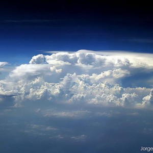 الخميس: استمرار الأجواء الحارة وفرصة لسحب ركامية على الجبال 