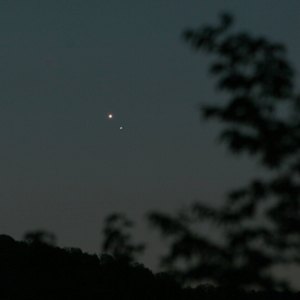 اقتران نادر بين كوكبي الزهرة وزحل فجر السبت المقبل
