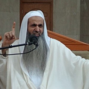 إمام سعودي يختم القرآن في ثالث صلاة تراويح 