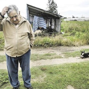 أفقر رئيس دولة في العالم ينتظر دوره في مستشفى حكومي (صورة)