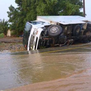 جازان.. وفاتان وإخلاء 45 محتجزا بسبب السيول