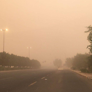 الكويت | رياح نشطة تثير الغبار نهار الثلاثاء وحالة من عدم الإستقرار تبدأ بالتأثير ليلاً