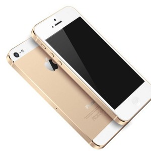 معلمة تهدي طالباتها أجهزة "آيفون" بمناسبة فوز الهلال على النصر