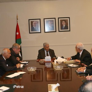 رئيس الوزراء يحدد ساعات العمل خلال شهر رمضان 