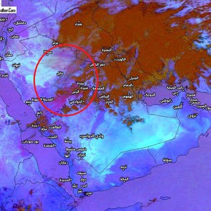 تحذير : عاصفة رملية " قوية " تضرب القصيم وشمال السعودية وتزحف شرقا..