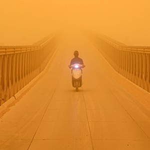 غُبار كثيف يُخيم على أجواء العديد من المحافظات العراقية مع آخر أيام شهر آذار