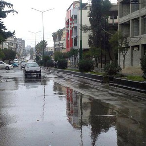 طقس مُستقر نسبياً الأحد، وزخات رعدية من المطر تتركز في المناطق الجنوبية والشرقية والبادية يوم الإثنين