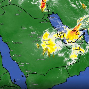تحديث الساعة 12:30 ... غيوم رعدية بدأت بالتشكل غرب منطقة الرياض