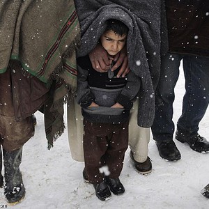 موجة قاسية من البرد تودي بحياة 10 أشخاص في افغانستان