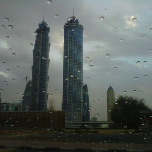 الأحد: طقس غائم أحياناً واحتمال لزخات من الأمطار 