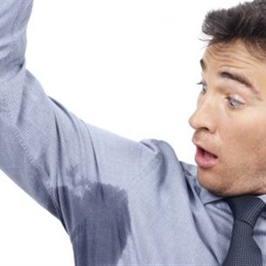 5 أطعمة تساعدك على التخلص من مشكلة العرق الزائد