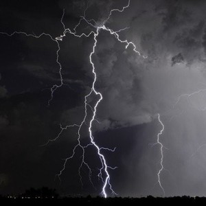 الإثنين والثلاثاء |  سحب رعدية وأمطار على على جازان وعسير والباحة