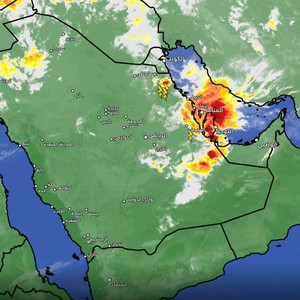 تحديث الساعة 6:45... الغيوم الرعدية فوق سواحل الخليج العربي 