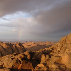 الاحد : زخات رعدية من المطر مُحتملة في أجزاء محدودة شمال وشرق البلاد
