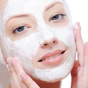 وصفات طبيعية تعيد  تألُق الوجه المرهق في الربيع