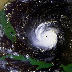 أخطر 10 أعاصير مميتة منذ بداية السجلات المناخية 