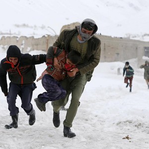  الإنهيارات و العواصف الثلجية تودي بحياة أكثر من 300 شخص بأفغانستان 